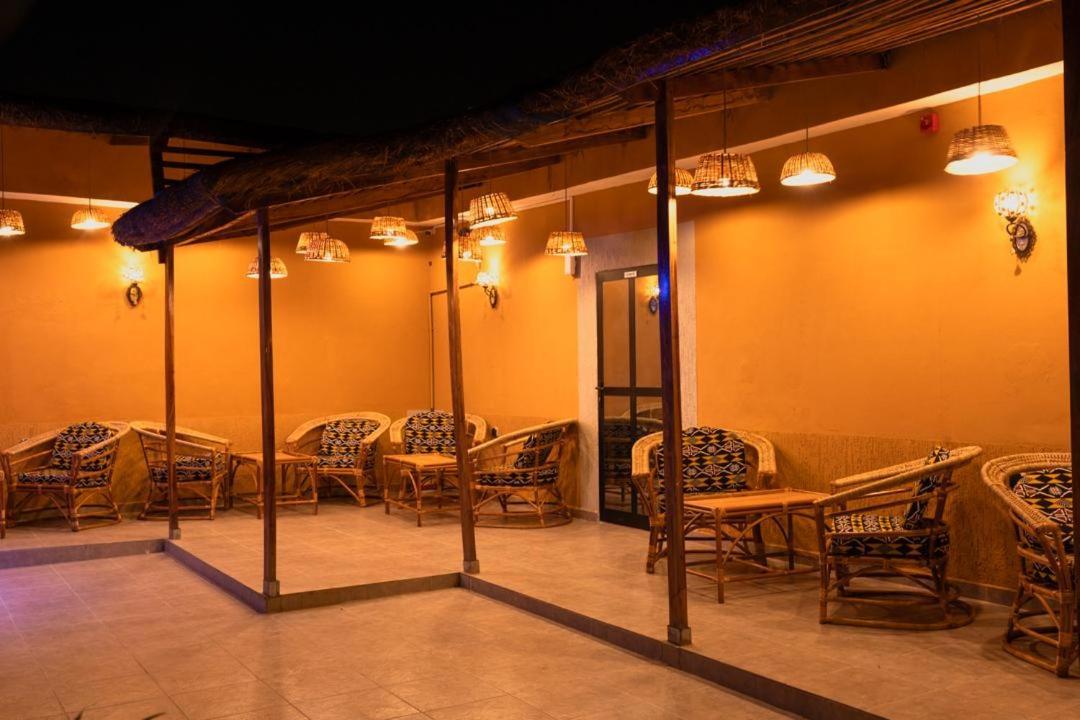Airport Inn Hotel Lomé Exterior foto